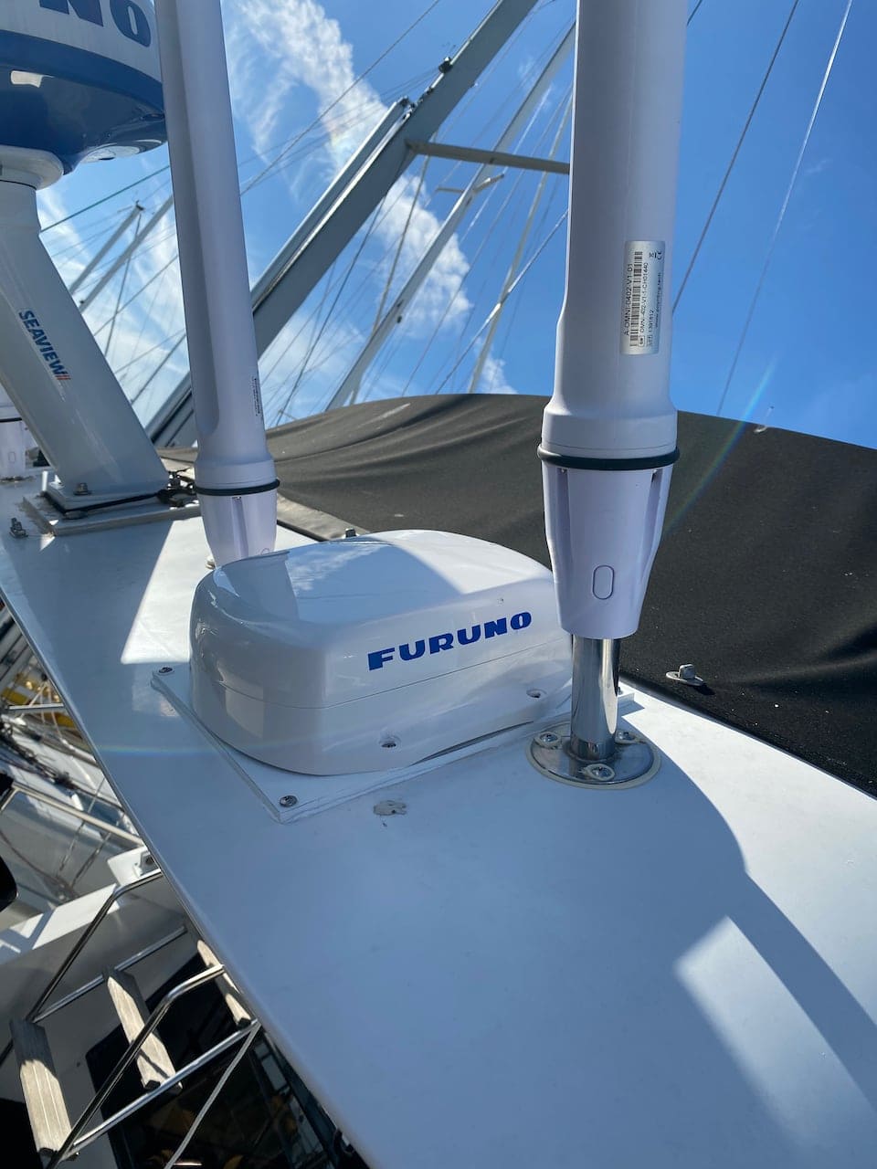 Furuno Store 39 Furuno Store -Furuno Store Furuno SCX 20 satellite compass installed 2